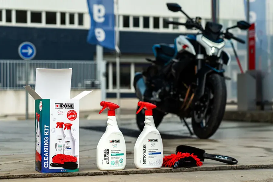Ipone Cleaning Kit, multi-surface 1L, wheel cleaner 1L, b&oslash;rste og vaskehanske 