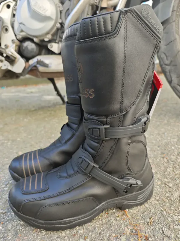 Timeless Hillside MC-støvel  i svart skinn med to spenner, Adventure stil